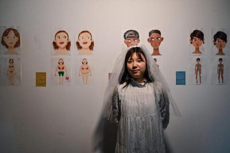 Phụ nữ Trung Quốc đấu tranh chống định kiến ngoại hình ảnh 2