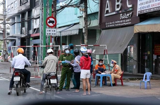 Người dân TP HCM chấp hành nghiêm quy định giãn cách ảnh 2