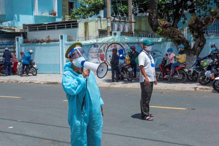 Chủ tịch tỉnh An Giang chỉ đạo tiếp đón 35.000 người dân về quê ảnh 1