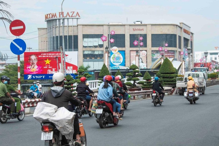 Chủ tịch tỉnh An Giang chỉ đạo tiếp đón 35.000 người dân về quê ảnh 3