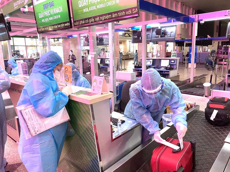 Bamboo Airways đưa gần 200 thai phụ, người già, y bác sĩ Huế về quê ảnh 3