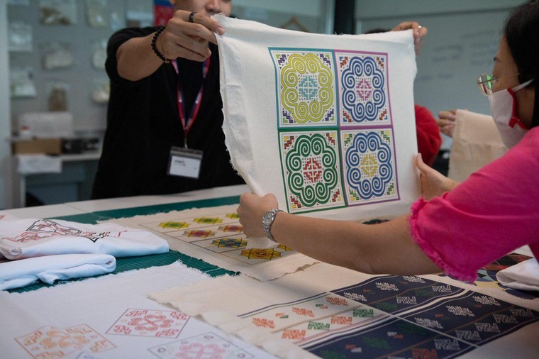 Triển lãm trực tuyến 'Gạch nối' ảnh 1