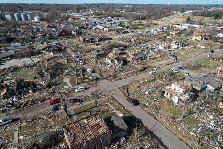 Mỹ tiếp tục tìm người mất tích sau trận lốc xoáy thảm khốc ảnh 2