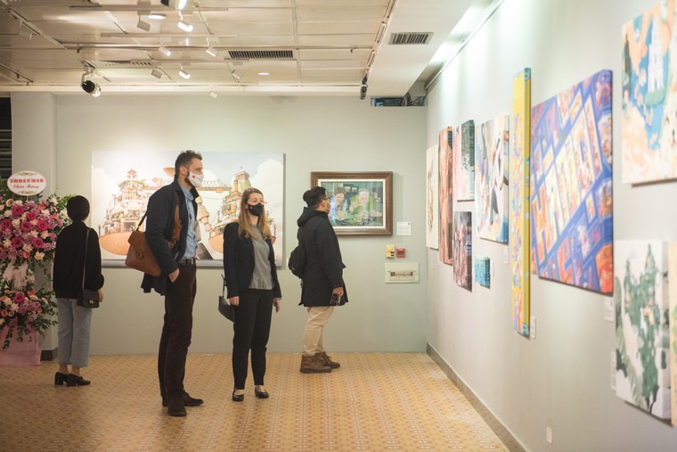 Triển lãm 'Hà Nội là' qua lăng kính nghệ thuật và cảm xúc của người trẻ ảnh 3