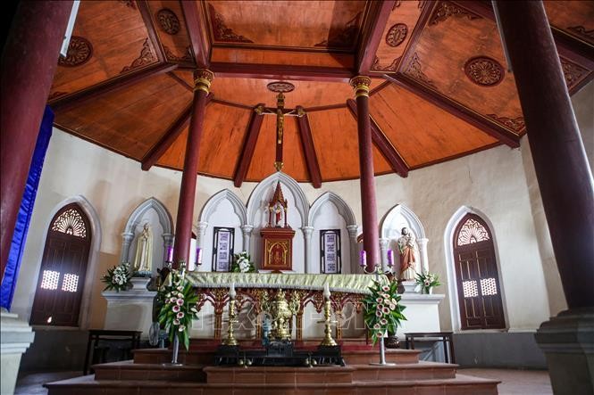 Gìn giữ, bảo tồn vẻ đẹp cổ kính nhà thờ cổ Tùng Sơn ảnh 1