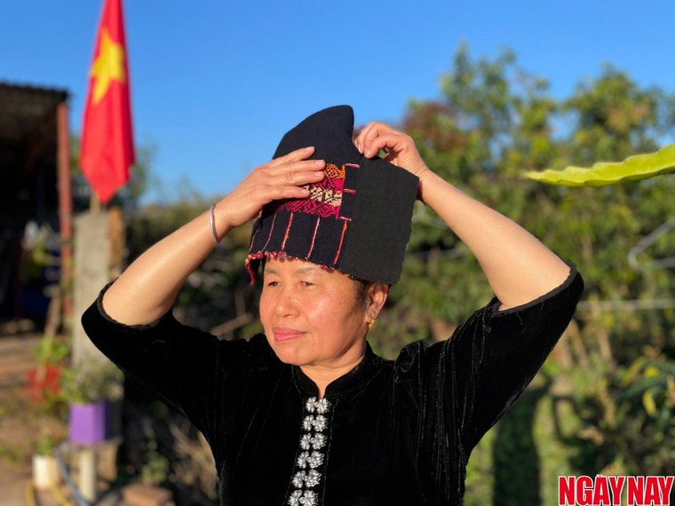 Nhật ký 99 ngày xuyên Việt: Lạc lối ở Chiềng Pằn với sắc khăn piêu và làn điệu Thái cổ ảnh 2