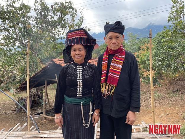 Nhật ký 99 ngày xuyên Việt: Đi tìm nét 'bí ẩn' trong trang phục phụ nữ Thái đen cổ ảnh 4