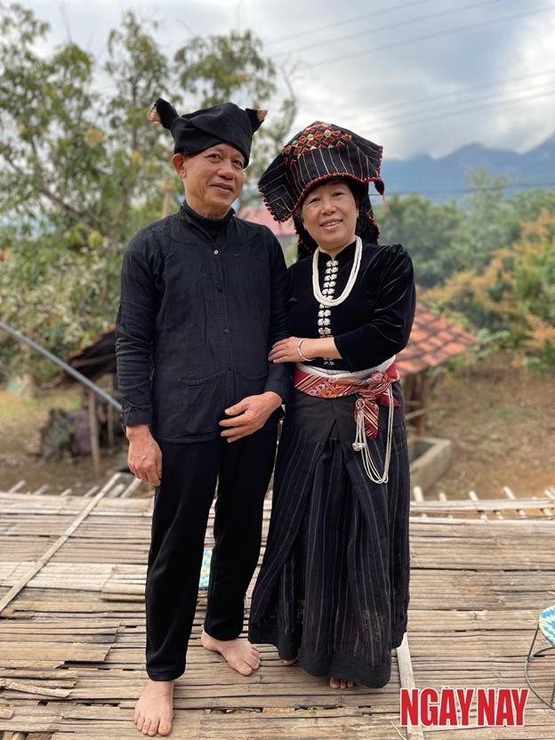 Nhật ký 99 ngày xuyên Việt: Đi tìm nét 'bí ẩn' trong trang phục phụ nữ Thái đen cổ ảnh 5