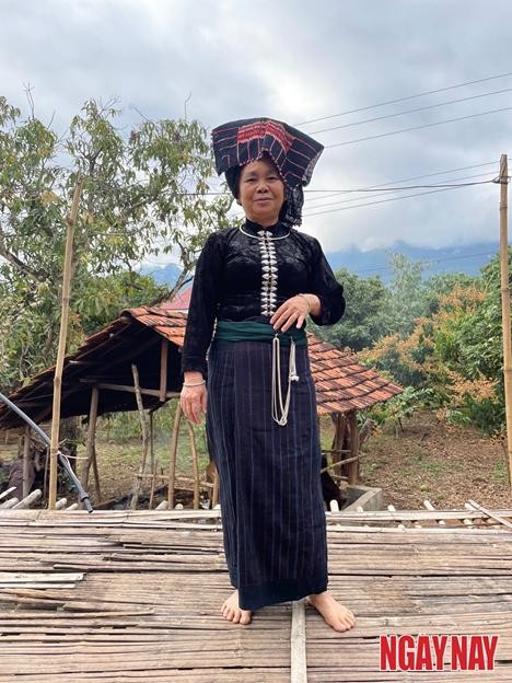 Nhật ký 99 ngày xuyên Việt: Đi tìm nét 'bí ẩn' trong trang phục phụ nữ Thái đen cổ ảnh 7