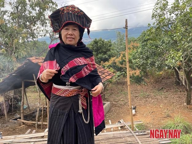 Nhật ký 99 ngày xuyên Việt: Đi tìm nét 'bí ẩn' trong trang phục phụ nữ Thái đen cổ ảnh 11