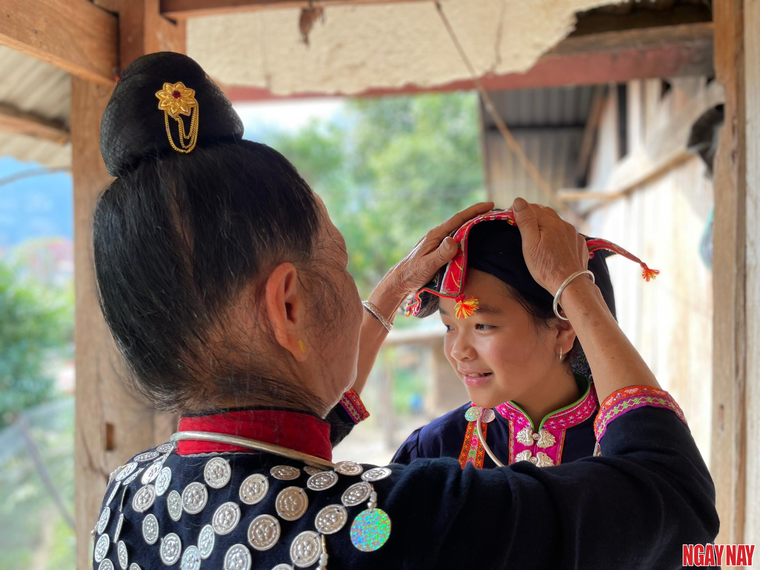 Nhật ký 99 ngày xuyên Việt: Những đứa trẻ đồng bào Kháng bên chân cầu Pá Uôn ảnh 3