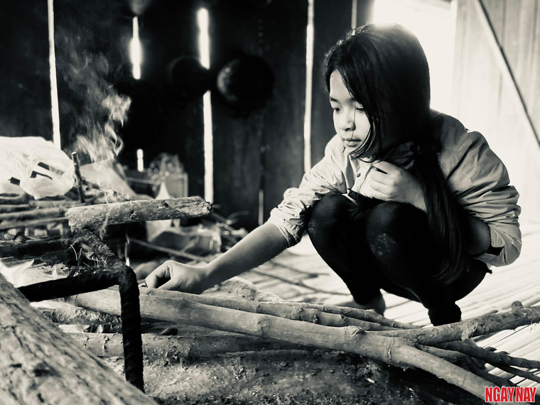 Nhật ký 99 ngày xuyên Việt: Những đứa trẻ đồng bào Kháng bên chân cầu Pá Uôn ảnh 5