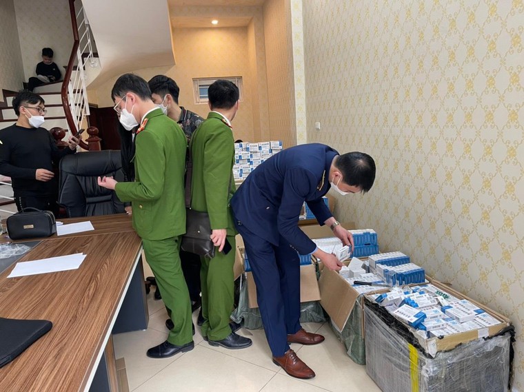 Thu giữ hơn 3.000 hộp thuốc điều trị COVID-19 tại Hà Nội ảnh 1