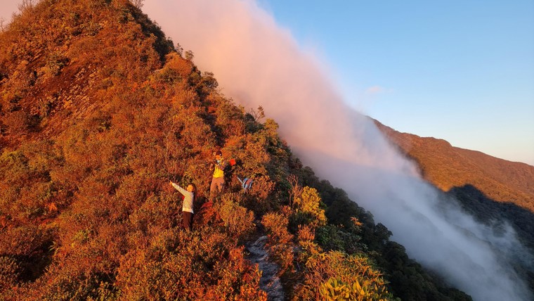 Khắc ghi những cột mốc đáng nhớ qua mỗi lần trekking ảnh 2