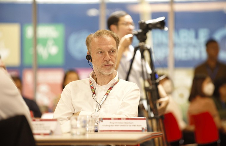 Cần khắc họa bức tranh thực tế cho trẻ em gái dân tộc thiểu số ảnh 1