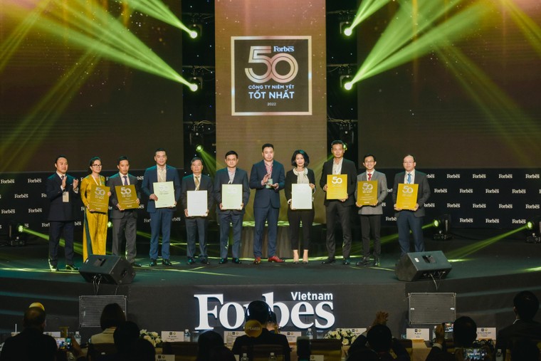 Vinamilk-10 năm liền trong top 50 cty niêm yết tốt nhất của Forbes Việt Nam ảnh 1