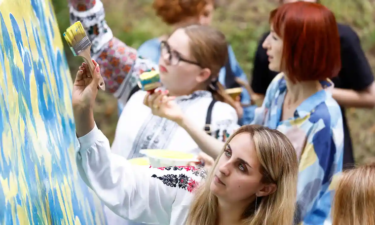 Tâm trạng rối bời của người dân Ukraine trong ngày độc lập ảnh 2