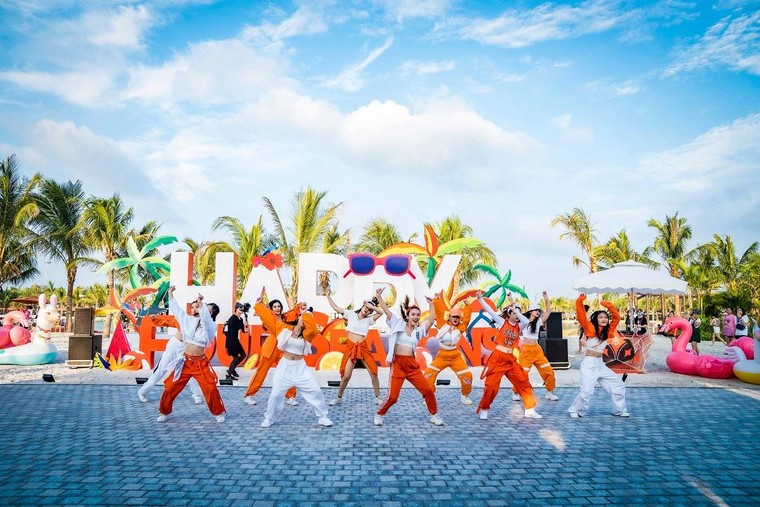 Bùng nổ cảm xúc tại sự kiện khai trương Vịnh biển Bốn mùa Paradise Bay ảnh 1