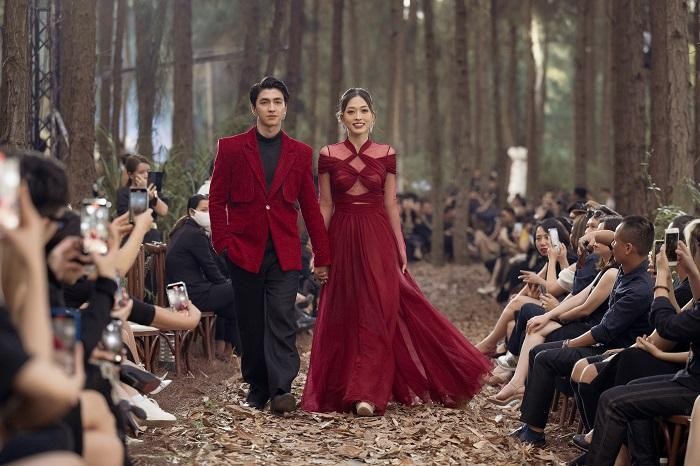 Trải nghiệm đa giác quan với show thời trang giữa rừng thông See in the Forest ảnh 4
