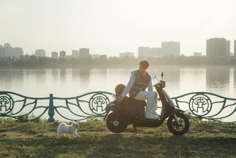 Cùng VinFast Evo200 vi vu phố thu Hà Nội ảnh 3