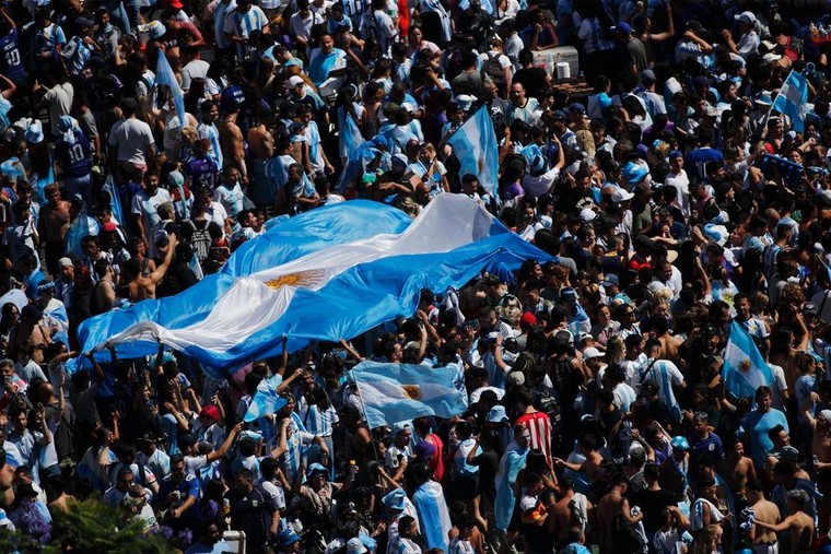 Người dân Argentina ăn mừng chức vô địch World Cup ảnh 2