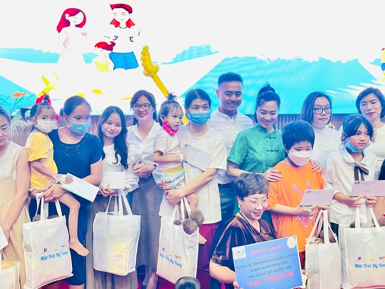 MIKGroup tiếp tục hành trình thắp sáng 'mặt trời hy vọng' cho 'chiến binh nhí' ảnh 1