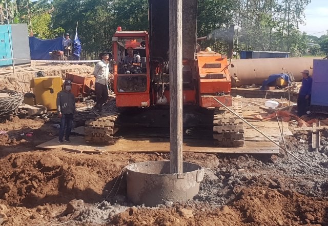 Vụ giải cứu cháu bé tại Đồng Tháp: Đang làm sạch lượng bùn đất trong lồng ống ảnh 1