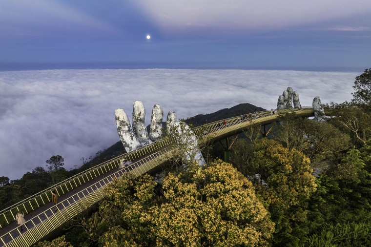 Valentine lãng mạn trên mây tại 3 đỉnh núi nổi tiếng Việt Nam ảnh 3