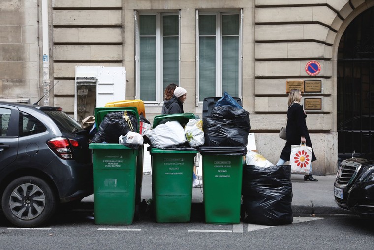 Paris 'ngập' trong rác thải vì vấn nạn đình công ảnh 1