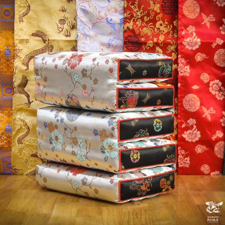 Nghệ nhân may gối Tựa cuối cùng trong cung đình Huế qua đời ảnh 1