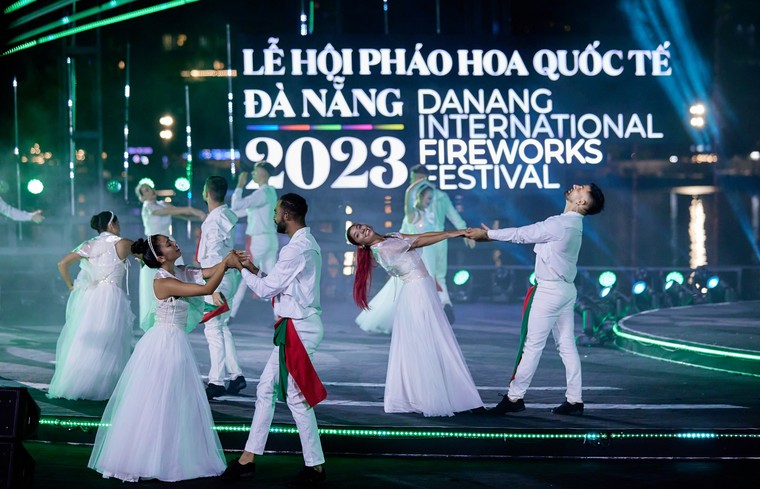 Sân khấu DIFF 2023 đã sẵn sàng cho đêm 'Chinh phục những giấc mơ' ảnh 6