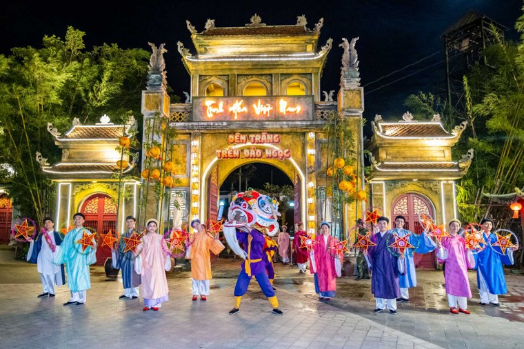 Chơi trung thu bất tận ở 'thành phố không ngủ' với voucher Grand World ảnh 1