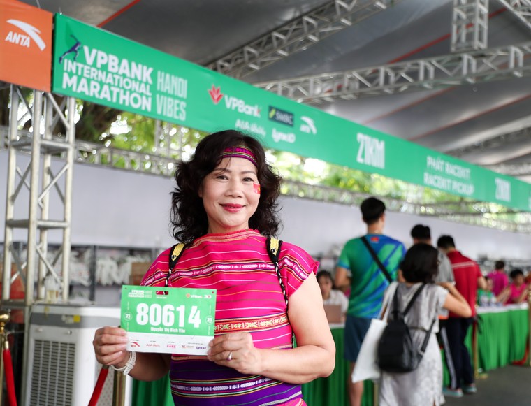 Runner nô nức đi nhận bib VPIM 2023 ảnh 9