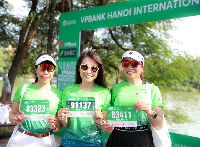 Runner nô nức đi nhận bib VPIM 2023 ảnh 4