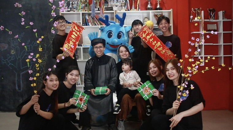 Những đứa trẻ dưới mái nhà Rồng Xanh ảnh 3