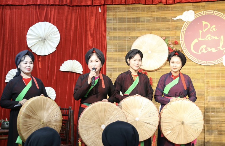 Chìm đắm trong những giai điệu quan họ cổ tại “Dạ Lan Canh” ảnh 2