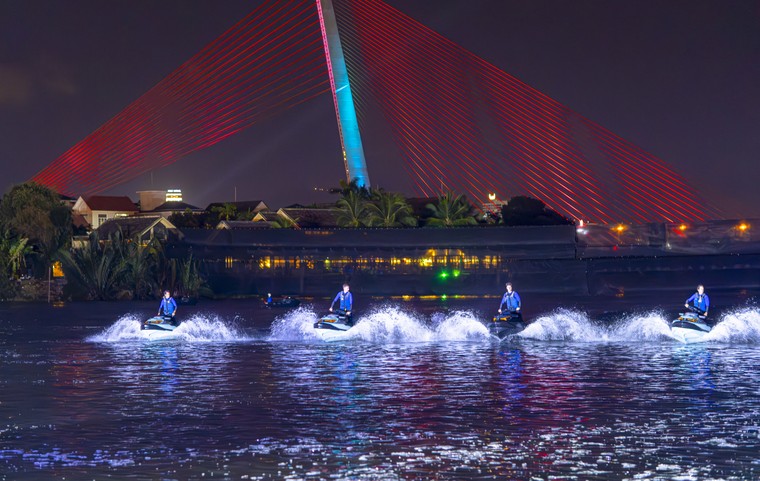 Show nghệ thuật trên sông và trên không lần đầu tiên xuất hiện tại Đà Nẵng ảnh 6