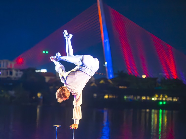 Show nghệ thuật trên sông và trên không lần đầu tiên xuất hiện tại Đà Nẵng ảnh 1