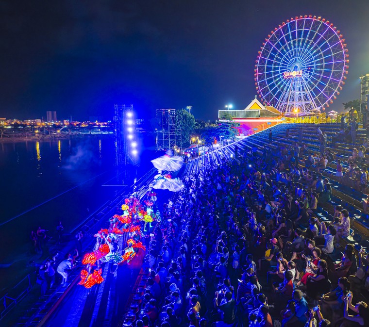 Show nghệ thuật trên sông và trên không lần đầu tiên xuất hiện tại Đà Nẵng ảnh 3