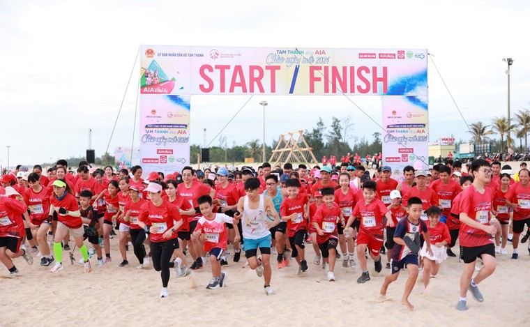 Hơn 1000 VĐV tham gia Giải chạy việt dã “Tam Thanh cùng AIA chào ngày mới 2024” ảnh 1