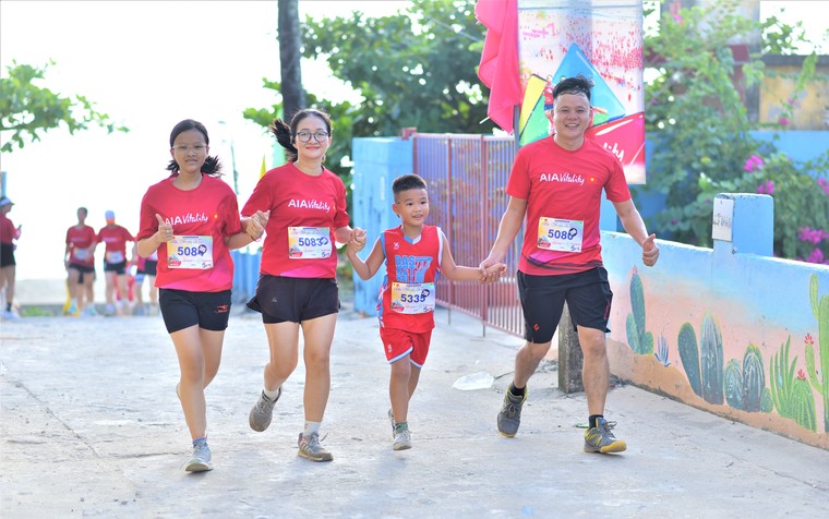 Hơn 1000 VĐV tham gia Giải chạy việt dã “Tam Thanh cùng AIA chào ngày mới 2024” ảnh 2