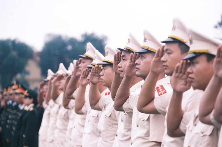 Kéo cờ rủ Quốc tang Tổng Bí thư Nguyễn Phú Trọng ảnh 5