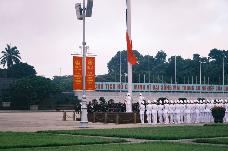 Kéo cờ rủ Quốc tang Tổng Bí thư Nguyễn Phú Trọng ảnh 2