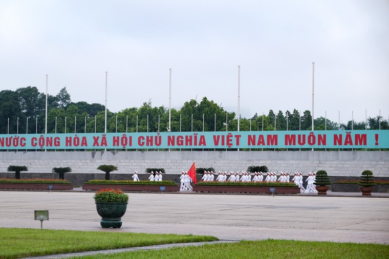 Kéo cờ rủ Quốc tang Tổng Bí thư Nguyễn Phú Trọng ảnh 13