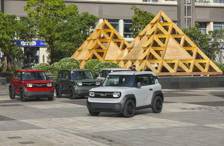 VinFast bàn giao lô xe VF3 đầu tiên cho khách hàng ảnh 1