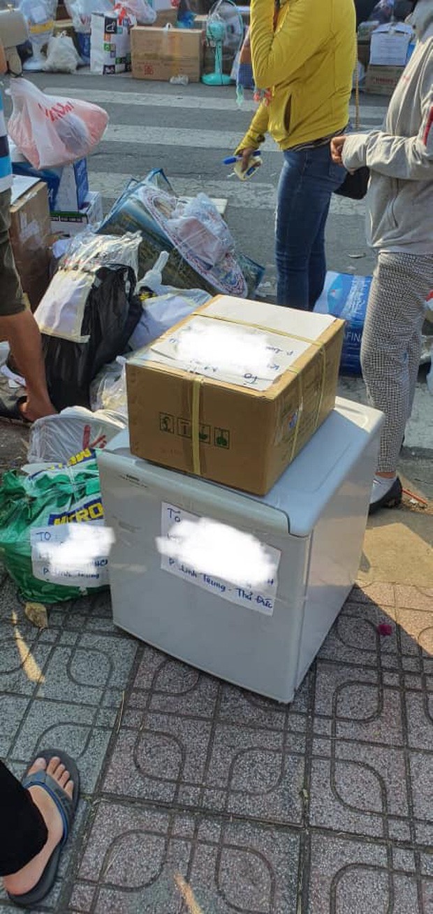 Đằng sau mỗi ô cửa ấy là một con người ảnh 2