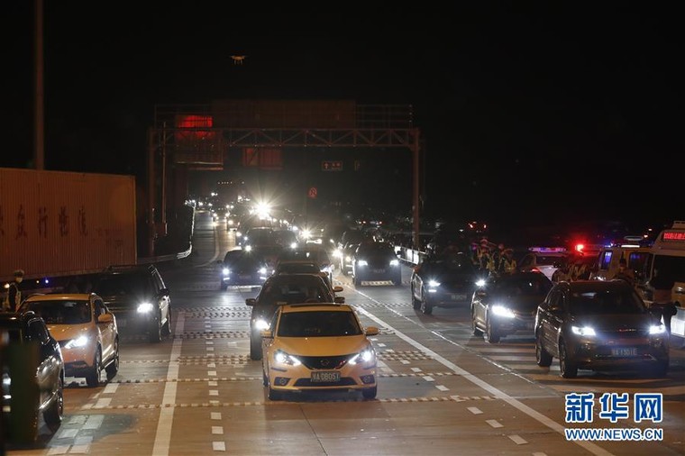 76 ngày phong tỏa kết thúc, tàu xe rời Vũ Hán lúc nửa đêm ảnh 5