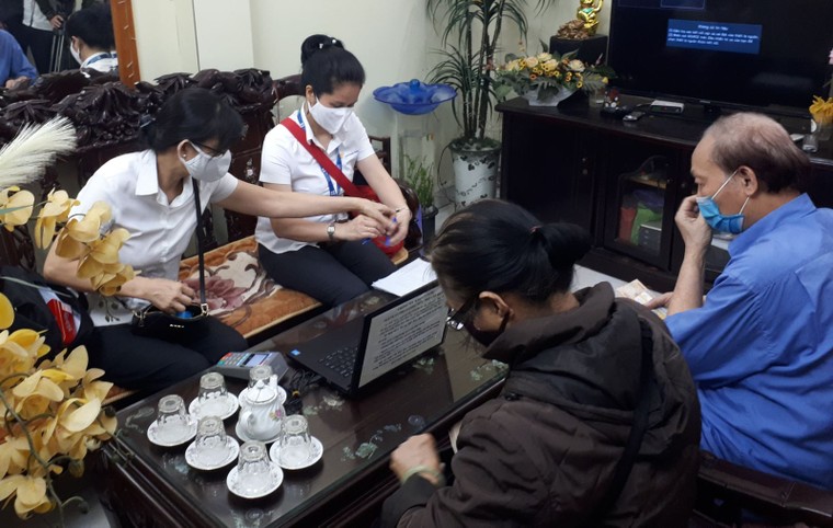 Bắt đầu phát lương hưu gộp tháng 4 và tháng 5 tại nhà ảnh 3