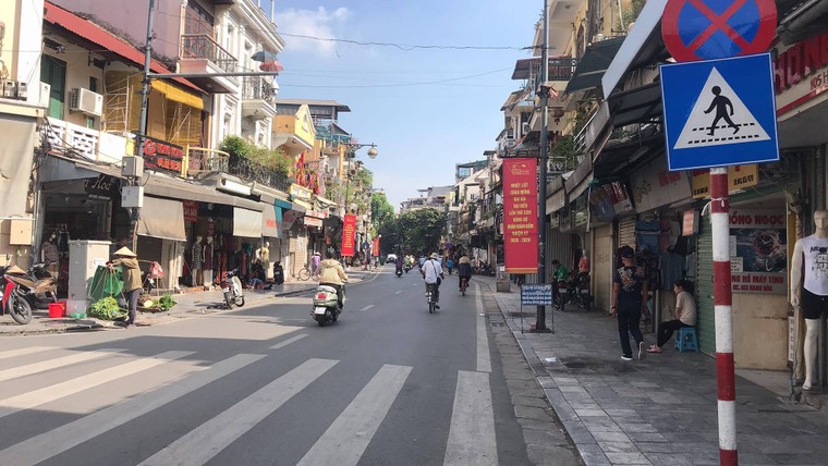 Người dân Hà Nội cẩn trọng với làn sóng Covid-19 tái bùng phát ảnh 2