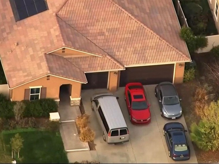 13 anh chị em, 2 đến 29 tuổi, 'bị cầm tù' bởi cha mẹ ảnh 1